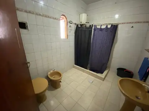 VENTA CASA MAS DEPARTAMENTOS EN OPORTUNIDAD