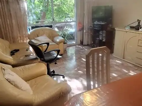 PH de 3 Ambientes en Primer Piso al Frente con Balcón