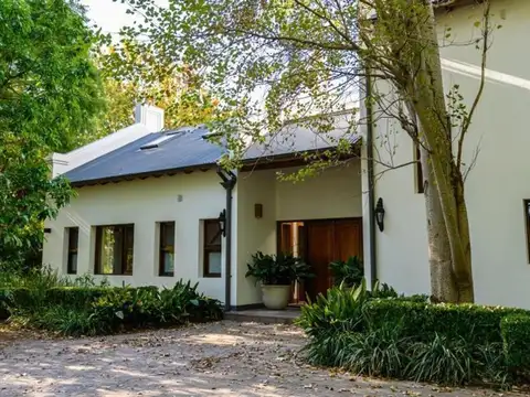 Hermosa casa en dos plantas en Centauros