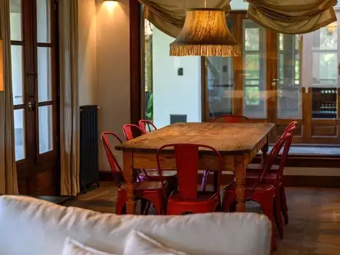 Casa en Venta con 3 cocheras