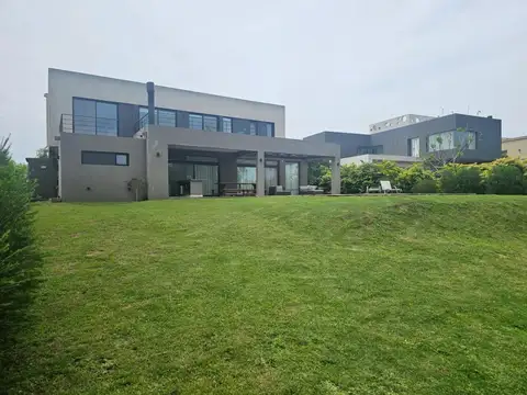 Casa en Venta en El Cantón - Barrio Islas, USD 400.000