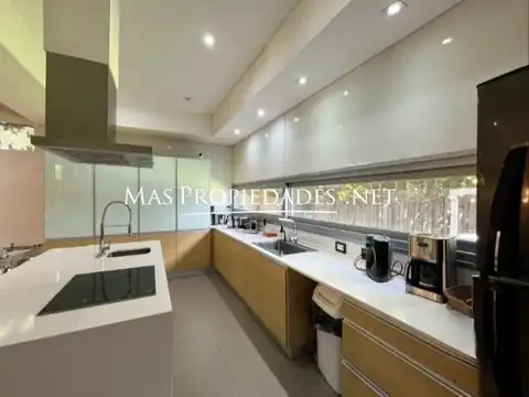 Casa 4 ambientes con 4 baños