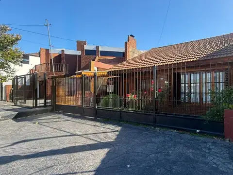 VENTA CHALET 3 AMBIENTES PARQUE LURO QUINCHO PATIO