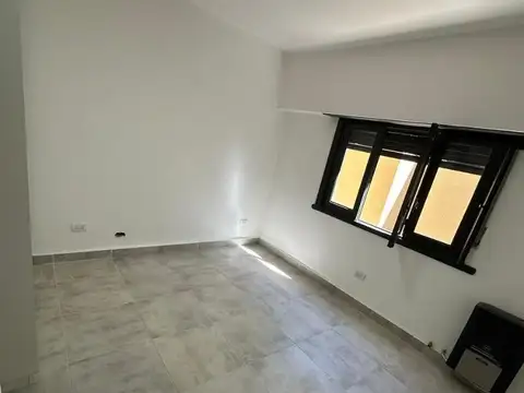 Depto Tipo Casa 4 ambientes con 2 baños