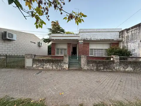 VENTA - Casa de 3 dormitorios en Cañada De Gomez