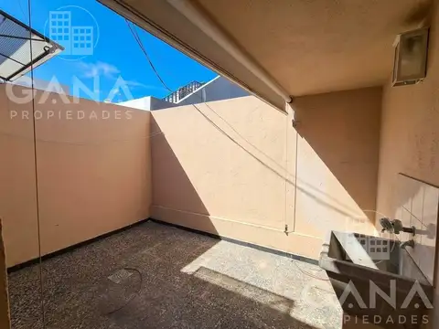 Casa Venta de pasillo de 2 dormitorios con 2 Patios. OPORTUNIDAD UNICA