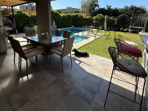 Casa 5 ambientes con 2 baños