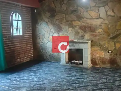 Casa en Alquiler con 2 cocheras