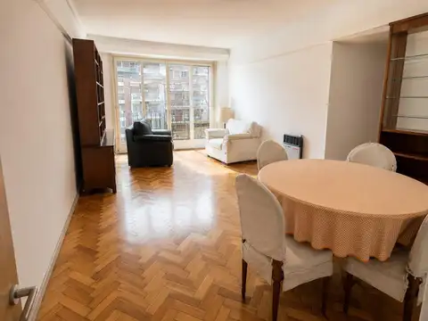 Departamento 4 ambientes con Dependencia de Servicios - en Caballito