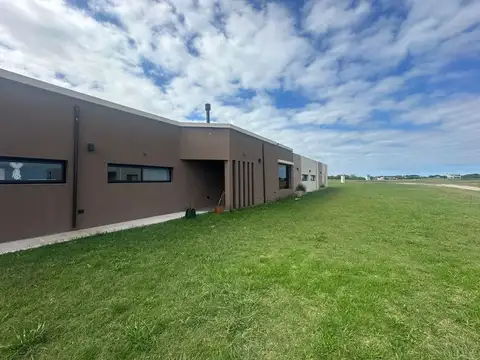 Casa en Venta en Miramar Links - 4 Amb.