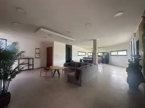 Casa en Venta en Miramar Links - 4 Amb.