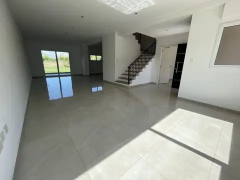 Casa 5 ambientes con 3 baños