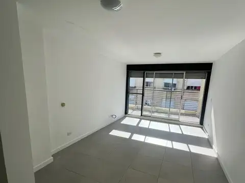 SE VENDE DPTO 3 AMB. CON COCHERA Y TERRAZA AL FRENTE