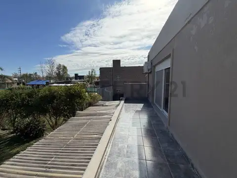 Casa 7 ambientes con 2 baños