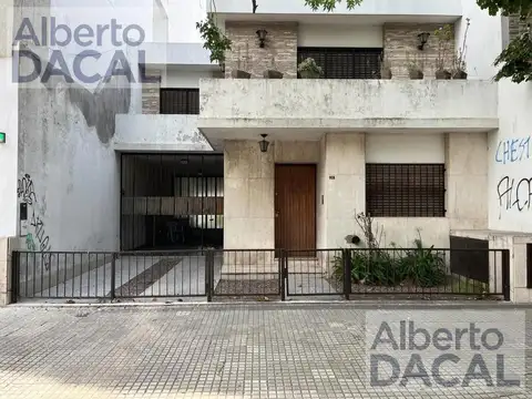Casa en  VENTA centro de La Plata Lote 8.67 x 51.15