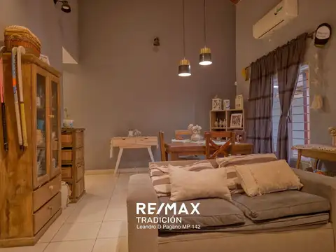 CASA 3 DORMITORIOS EN VENTA B° VIAL CON PISCINA