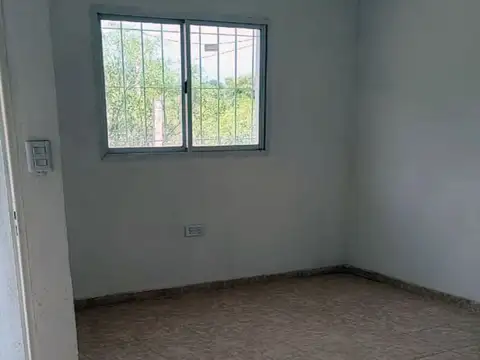 Casa 6 ambientes con 2 baños