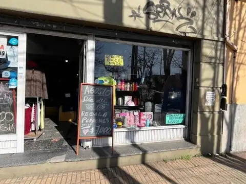 Local en Venta en Villa Dominico, USD 210.000