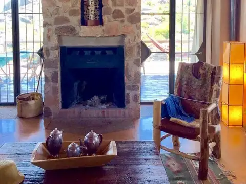 VENTA DE UN INMUEBLE ÚNICO Y ESPECIAL EN LA POBLACIÓN TRASLASIERRA CÓRDOBA