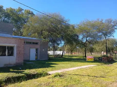 Casita junto al algarrobo! Aires de Colonia!