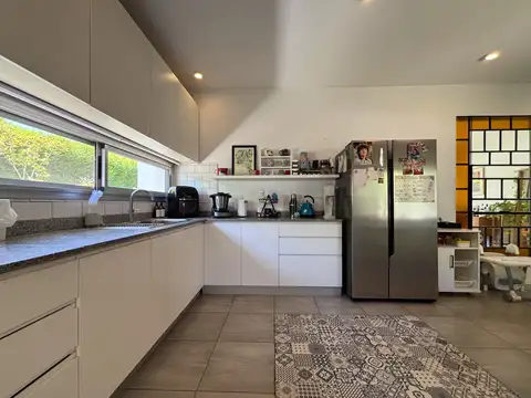 Venta casa al lago · 3 dormitorios · Pileta y parrilla · Cantón Islas