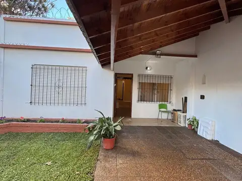 Casa 4 ambientes con 1 baño