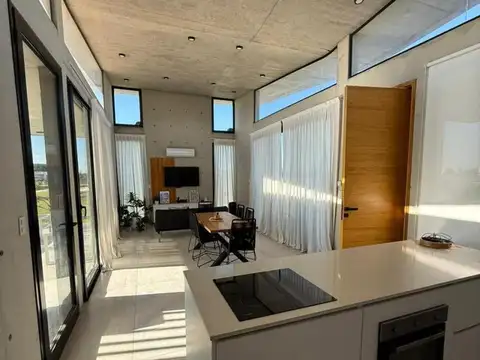Casa 3 ambientes con 2 baños