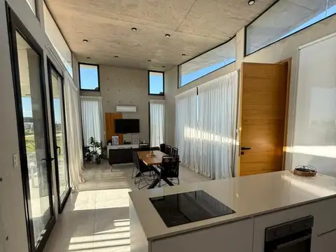 Casa 3 ambientes con 2 baños