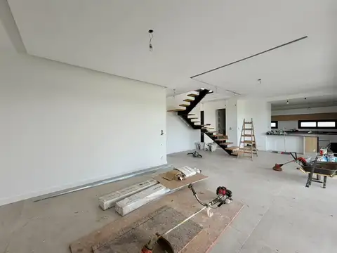 Casa en Alquiler con 1 cochera