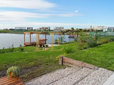 Casa en Venta con 5 cocheras