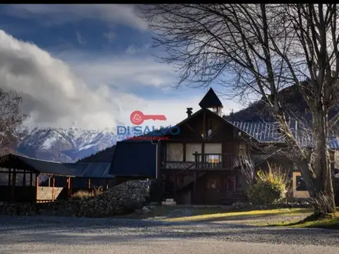 Propiedad comercial sobre ruta 40 en Epuyen