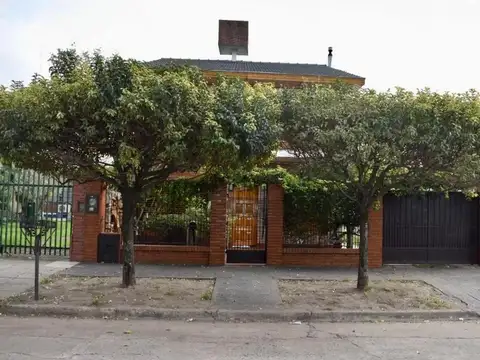 Casa de 5 Ambientes -Villa Udaondo