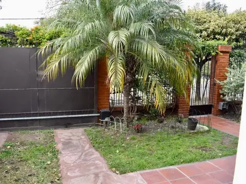 Casa en Venta con 4 cocheras