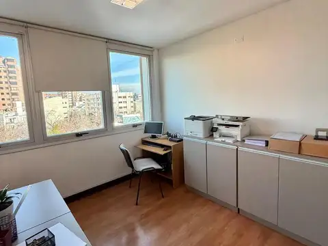 Oficina en Alquiler con 1 cochera