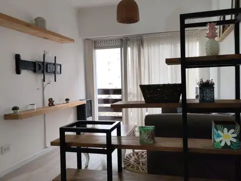 ALQUILER 1 AMBIENTE RECICLADO A NUEVO, AMOBLADO Y CON BALCÓN A LA CALLE