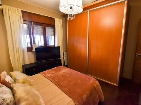 VENTA CASA 2 DORMITORIOS C/COCHERA - ZONA SUR