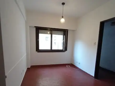 Avenida Peron 200 , Piso 1