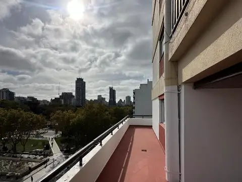 Departamento 4 ambientes a la calle con balcón terraza