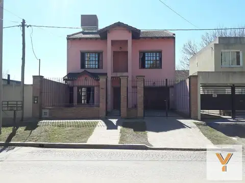 Casa en venta - 3 dormitorios 2 baños - 300mts2 - Manuel B. Gonnet