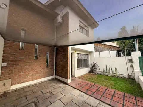 Casa en Martinez de 3 amb escritorio próximo a unicenter con cochera y patio