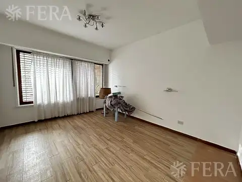 Casa 6 ambientes con 2 baños