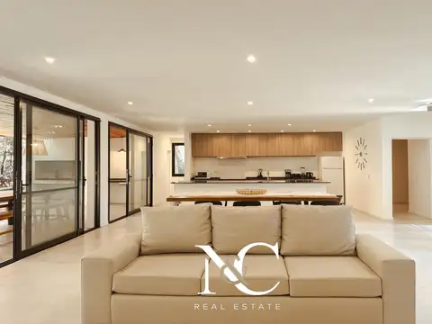Casa en venta en Costa Esmeralda fondo arbolado 4 suites