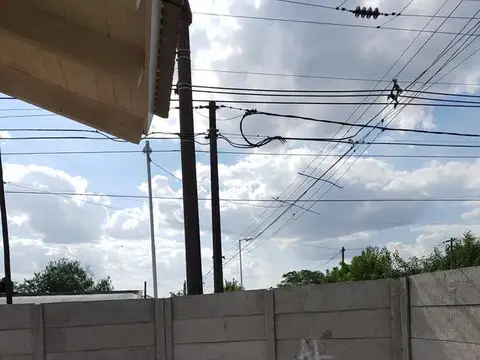 Casa 3 ambientes con 1 baño