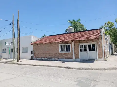 VENTA DOS CASAS CON DOS LOCALES COMERCIALES+PILETA
