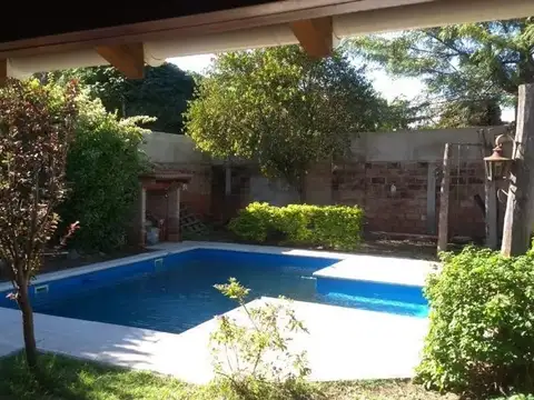 Casa 4 ambientes con 2 baños