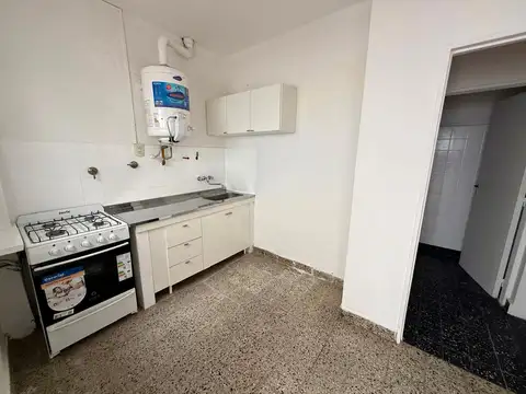 PH tres ambientes en 1°P con balcon y patio sin expensas con entrada independiente