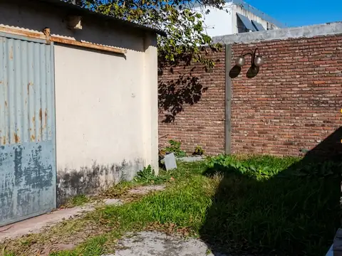 Depto Tipo Casa en Venta en Banfield, USD 50.000