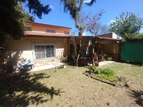 Casa en venta - 2 Dormitorios 2 Baños - City Bell