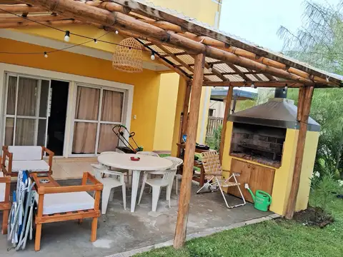 Casa 4 ambientes con 3 baños
