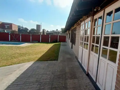 Casa en Venta con 2 cocheras